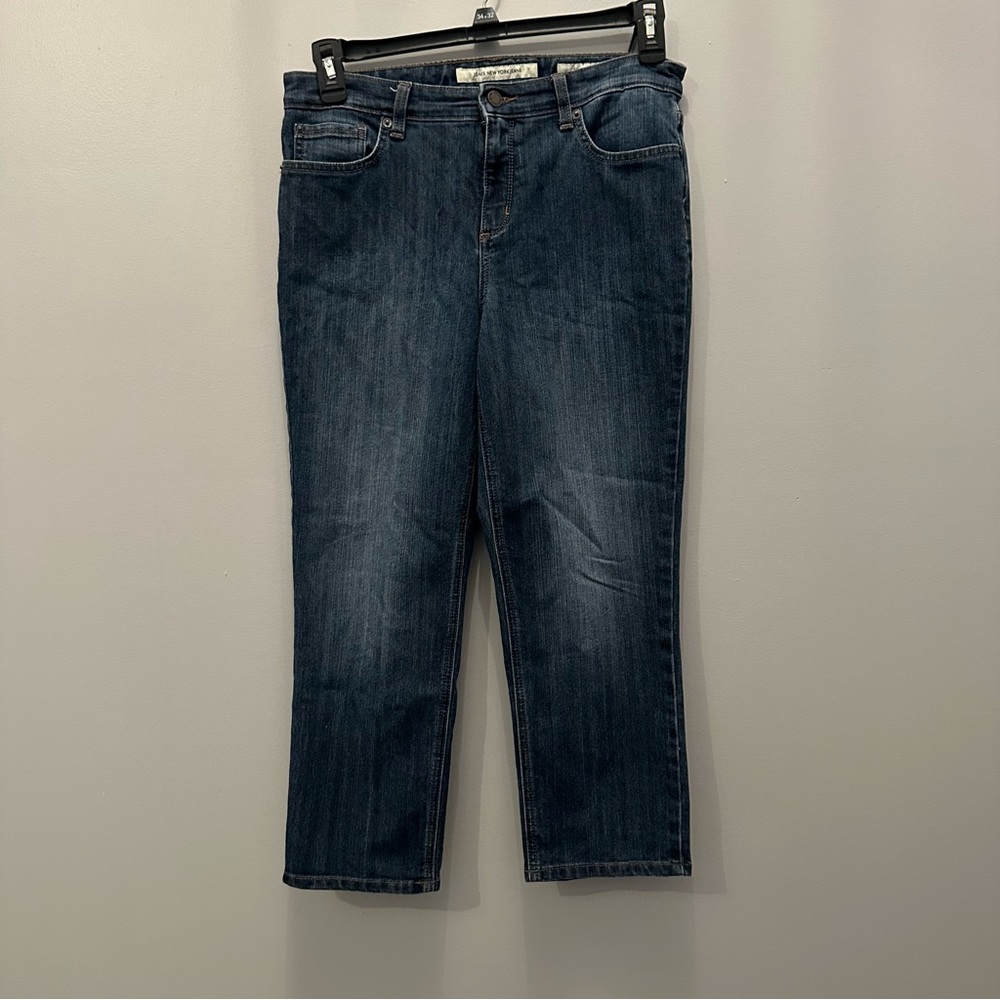Jones New York Jeans Soho Capri. Women’s Missy 8 Short.